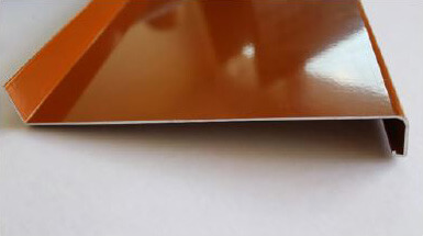 Venkovní parapet z taženého hliníkového profilu